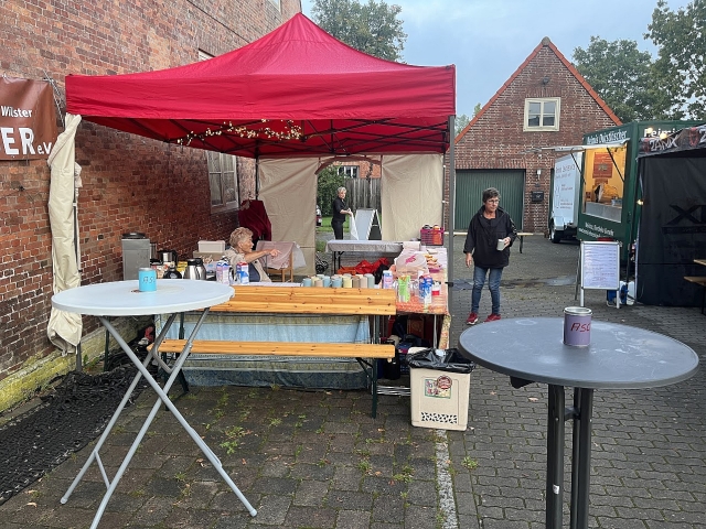 20230923 03 Flohmarkt in frueher Stunde