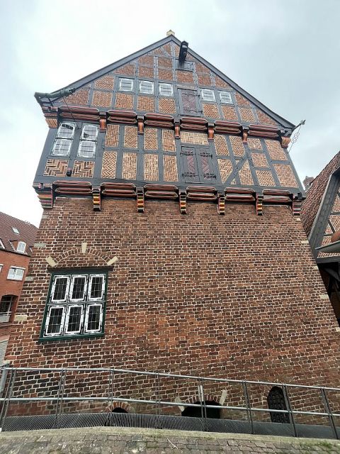 Altes Rathaus Fenster und Balken saniert